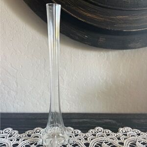 Elegant vintage Clear Glass Vase